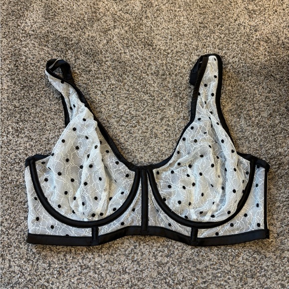 Victoria’s Secret Unlined Lace Bra - Picture 1 of 3